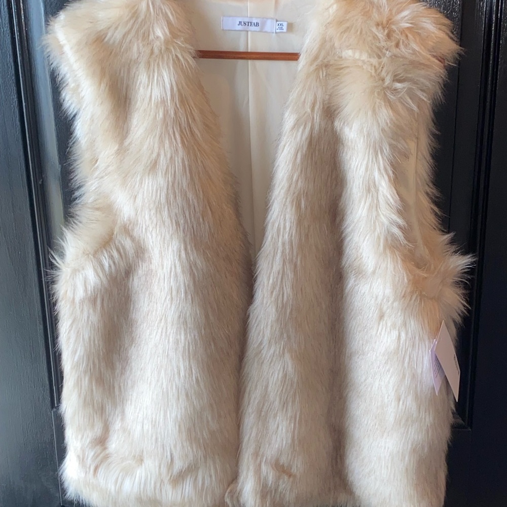 NWT JustFab Faux Fur Vest